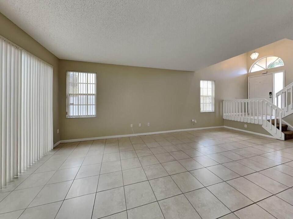 351 NW 152nd Ln in Pembroke Pines, FL - Building Photo