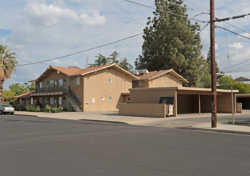 122 Clovis Ave in Clovis, CA - Foto de edificio