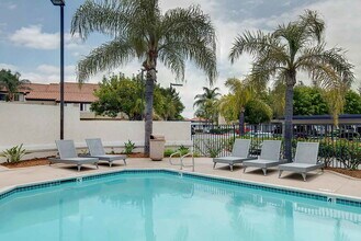 Parkside Court in Santa Ana, CA - Building Photo - Building Photo