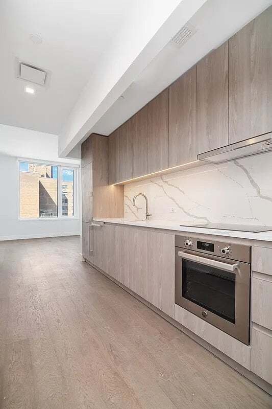 200 E 23rd St, Unit 9DD