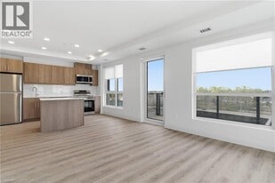 1333 Weber St E in Kitchener, ON - Building Photo