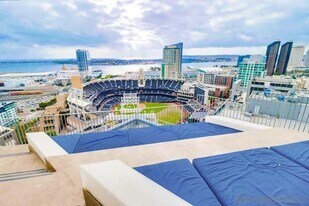 321 10th Ave in San Diego, CA - Building Photo