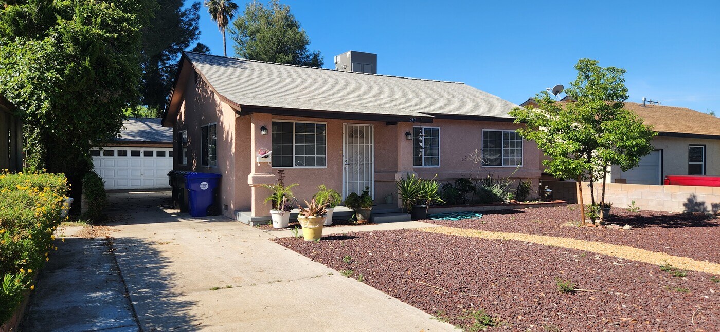 267 E 43rd St in San Bernardino, CA - Foto de edificio