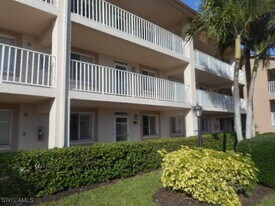7360 Glenmoor Ln in Naples, FL - Building Photo
