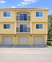 1100 Crestwood Ct S in Royal Palm Beach, FL - Building Photo