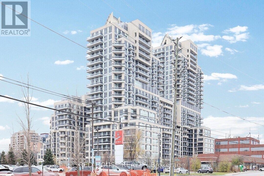 9201-9201 Yonge St in Richmond Hill, ON - Building Photo