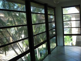 18965 NW 62nd Ave in Hialeah, FL - Building Photo