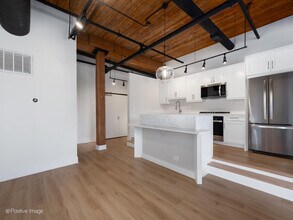 1725 W North Ave in Chicago, IL - Building Photo - Building Photo