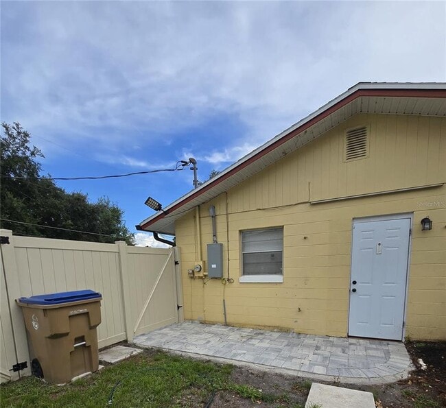 1190 Pecan St