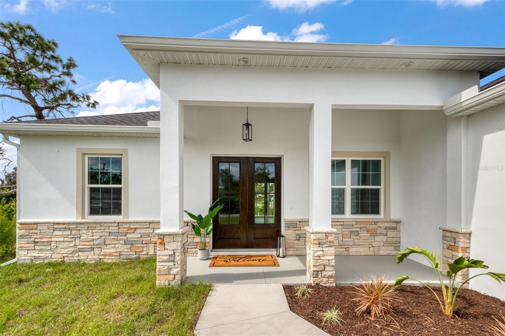 940 Mangrove Rd in Venice, FL - Building Photo