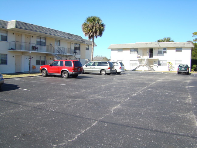 2290 S Palmetto Ave in South Daytona, FL - Building Photo - Other