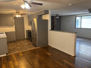 907 SE M St in Grants Pass, OR - Building Photo - Building Photo