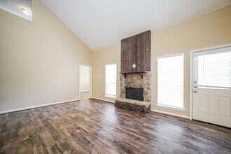 19615 Cotton Creek Dr in Tomball, TX - Building Photo - Building Photo
