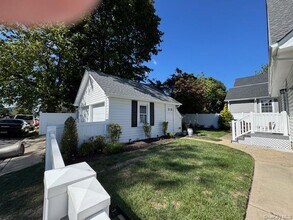 39 Fountain St in Hicksville, NY - Building Photo - Building Photo