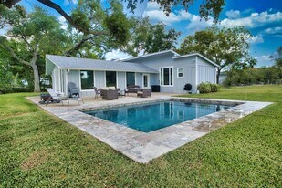 1288 County Rd 297 in Sargent, TX - Building Photo