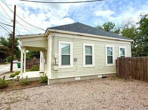 114 Oleander St in San Antonio, TX - Building Photo - Building Photo