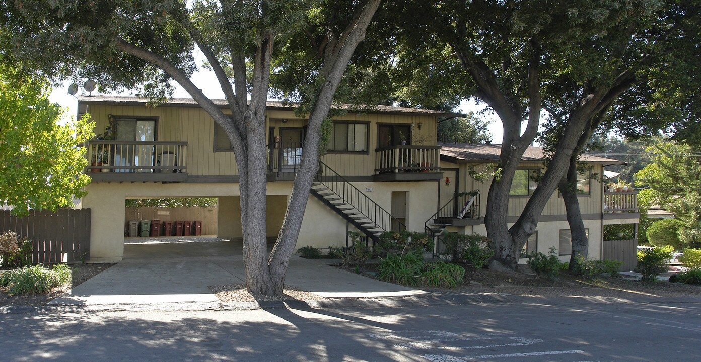 1663 Crescent Ave in Castro Valley, CA - Foto de edificio