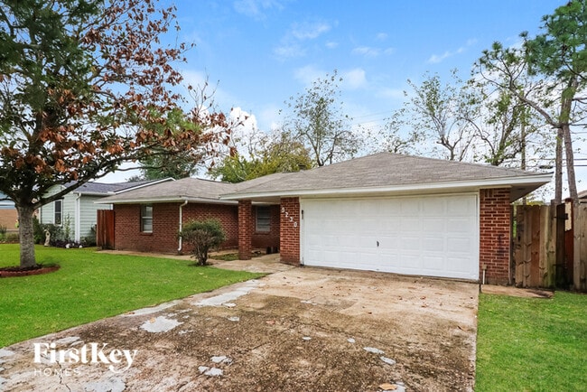 9230 Carlow Ln in La Porte, TX - Building Photo - Building Photo