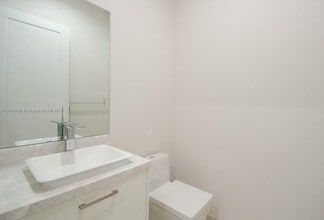 8436 NW 51st Terrace in Doral, FL - Building Photo - Building Photo
