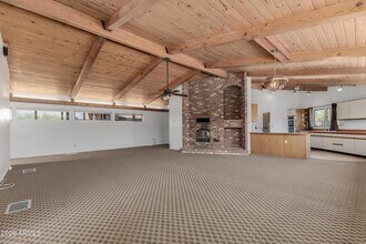 6140 E Peak View Rd in Cave Creek, AZ - Foto de edificio - Building Photo