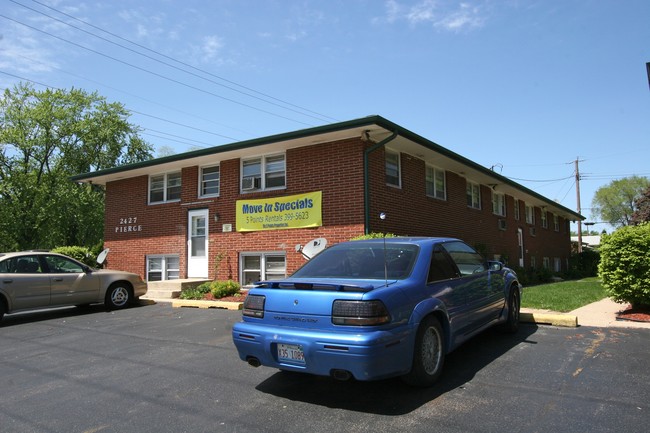 Pierce Ave APT 1 in Rockford, IL - Building Photo - Building Photo