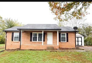 208 Bob White Dr in Clarksville, TN - Building Photo