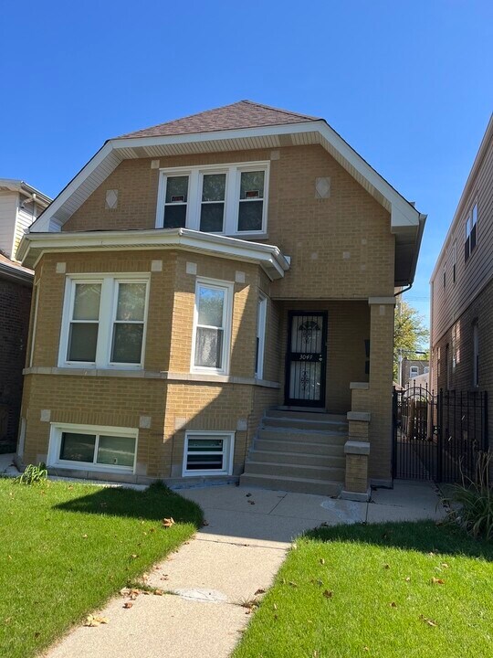 3049 N Kenneth Ave in Chicago, IL - Building Photo