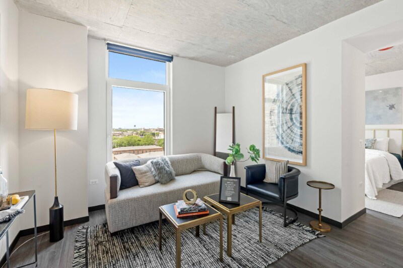 153 N Ashland Ave in Chicago, IL - Building Photo