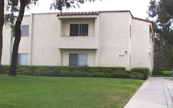 Van Houten Condominiums in El Cajon, CA - Foto de edificio