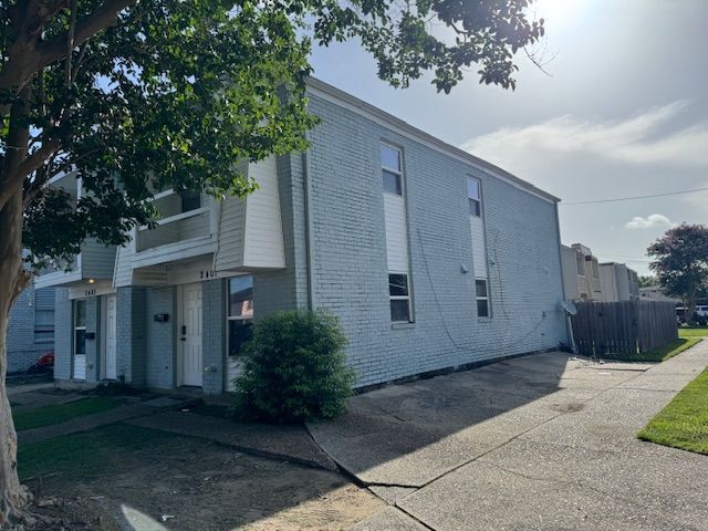 2401 Caswell Ln in Metairie, LA - Foto de edificio - Building Photo
