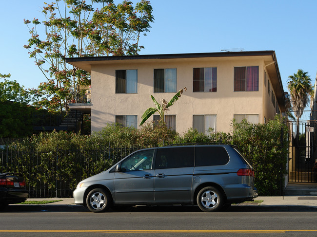 Oakwood Gardens in Los Angeles, CA - Building Photo - Building Photo