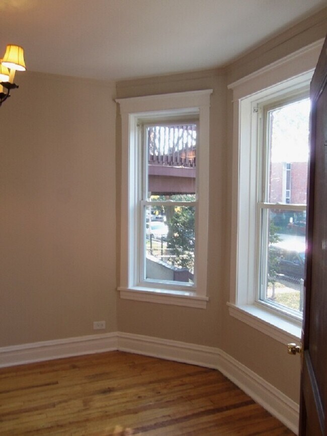 2435 N Ridgeway Ave in Chicago, IL - Building Photo - Building Photo