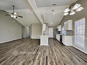 4608 Greenwich Dr, Unit 13-103 in Grand Prairie, TX - Foto de edificio - Building Photo