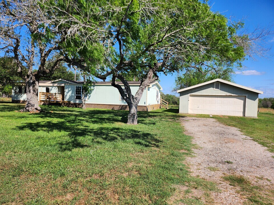 311 Skyline Rd in Victoria, TX - Building Photo