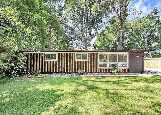 Room in House on Milford Rd in Charlotte, NC - Building Photo - Building Photo