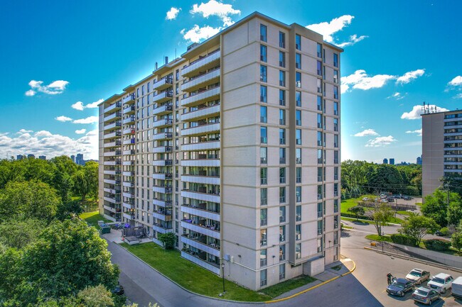 Bayview Square North in Toronto, ON - Building Photo - Building Photo