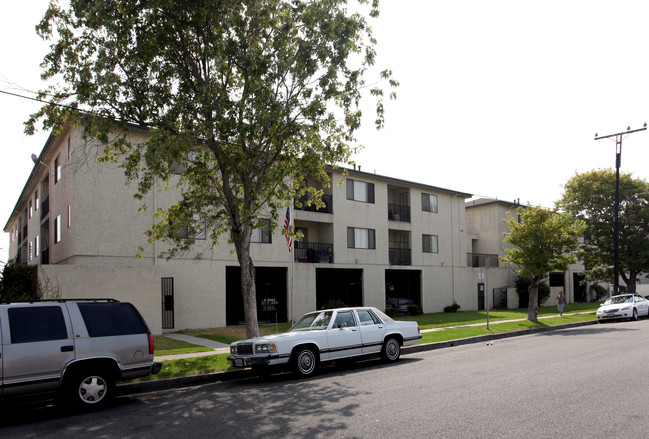 13016 Roselle Apartments in Hawthorne, CA - Building Photo - Building Photo