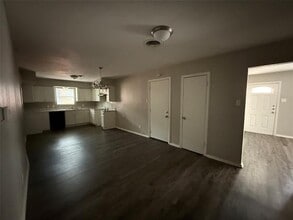 9560 Crestshire Dr in Dallas, TX - Building Photo - Building Photo