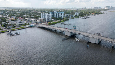 3915 S Flagler Dr in West Palm Beach, FL - Building Photo - Building Photo