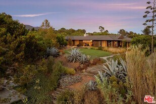 5927 Busch Dr in Malibu, CA - Building Photo