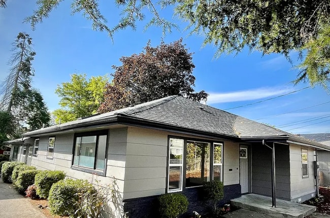 property at 325 SE M St