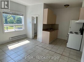 3110 Lake Shore Blvd W in Toronto, ON - Building Photo