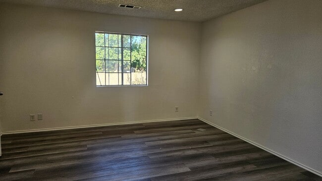 2516 S Fruit Ave in Fresno, CA - Building Photo - Building Photo