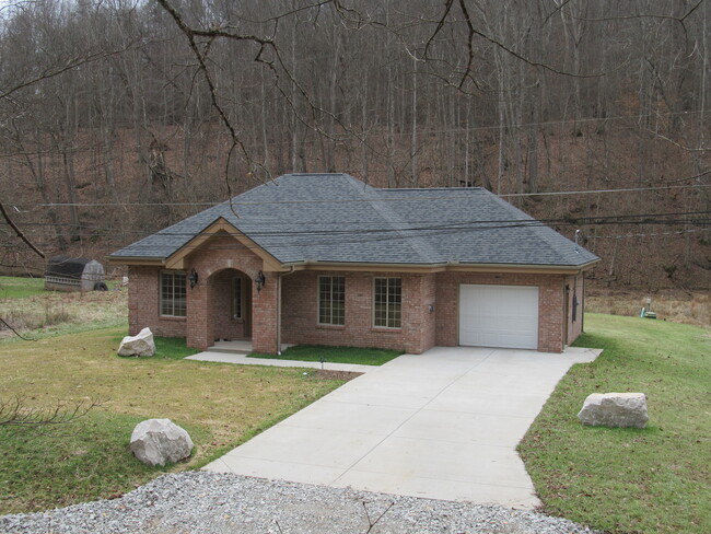 3311 Buff Crk Rd in Hurricane, WV - Building Photo - Building Photo