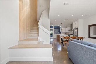 4725 Vaughan St in Austin, TX - Foto de edificio - Building Photo