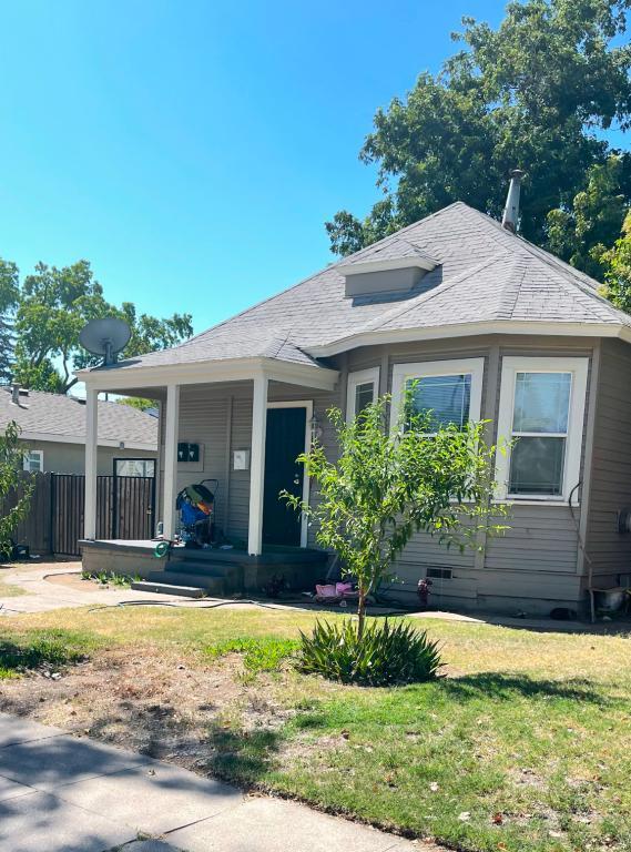 property at 318 W 20th St