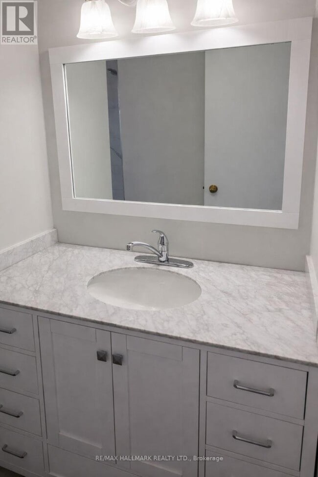 41 Kinzie Ln in Barrie, ON - Building Photo - Building Photo