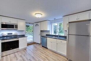 820 Middle St, Unit ADU apartment in Weymouth, MA - Building Photo
