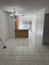 5480 W 21st Ct, Unit 104 in Hialeah, FL - Foto de edificio - Building Photo