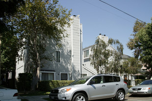 1055 Newport Ave in Long Beach, CA - Building Photo - Building Photo